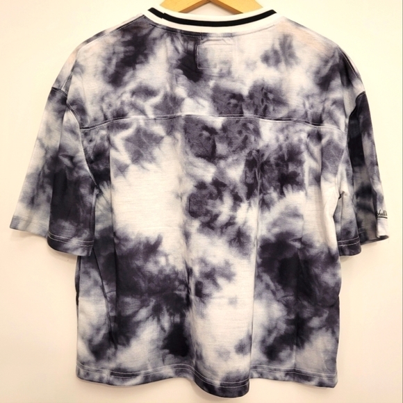 90's Women's Tie-Dye Cropped T-Shirt - Vancouver Grizzlies  (Medium) - Picture 2 of 4